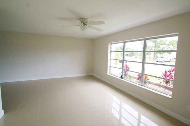 336 Se Tranquilla Ave - Photo 2 of 19