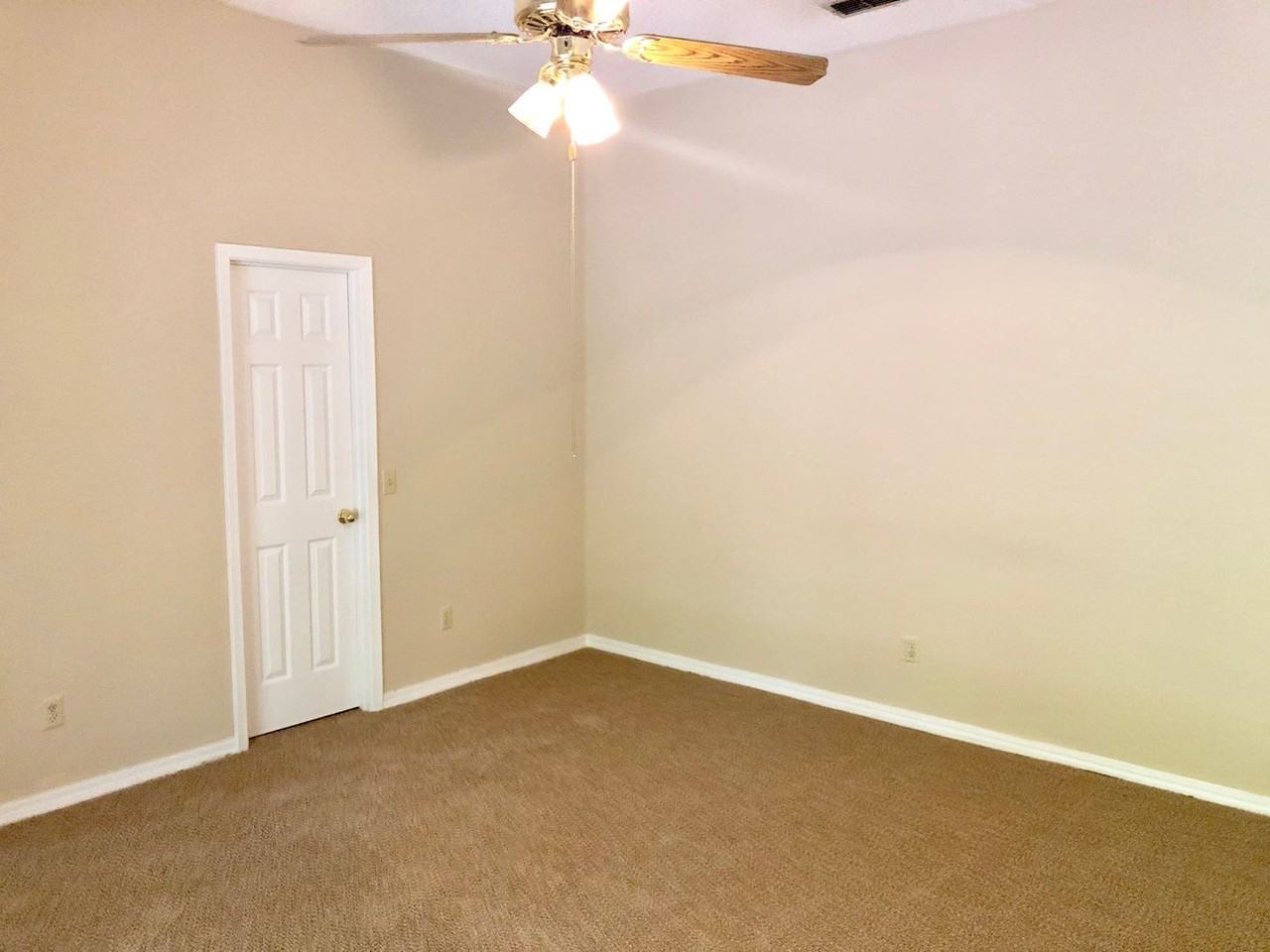 2298 Pirates Bay Dr - Photo 4 of 5