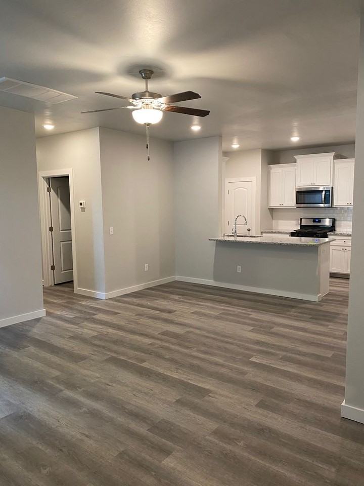 1322 E Cavanaugh St - Photo 5 of 17