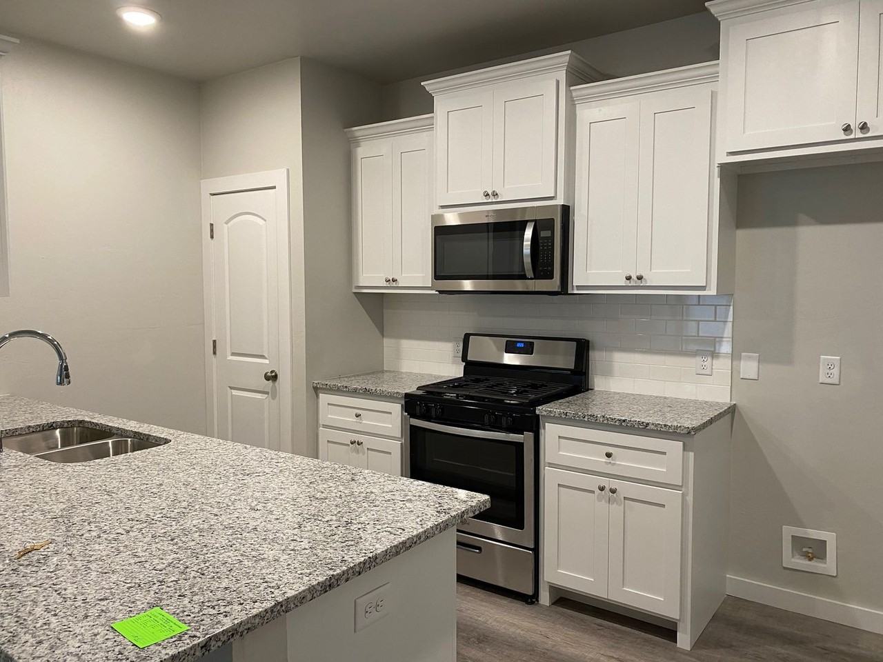 1322 E Cavanaugh St - Photo 6 of 17