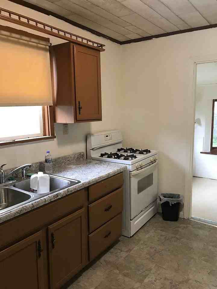 1006 S 35th St - Photo 4 of 15