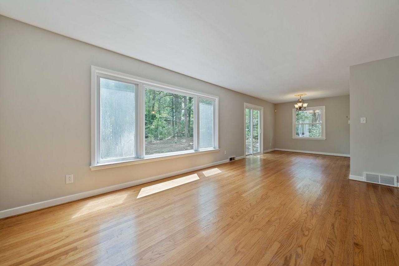 2737 Dogwood Rd - Photo 4 of 18