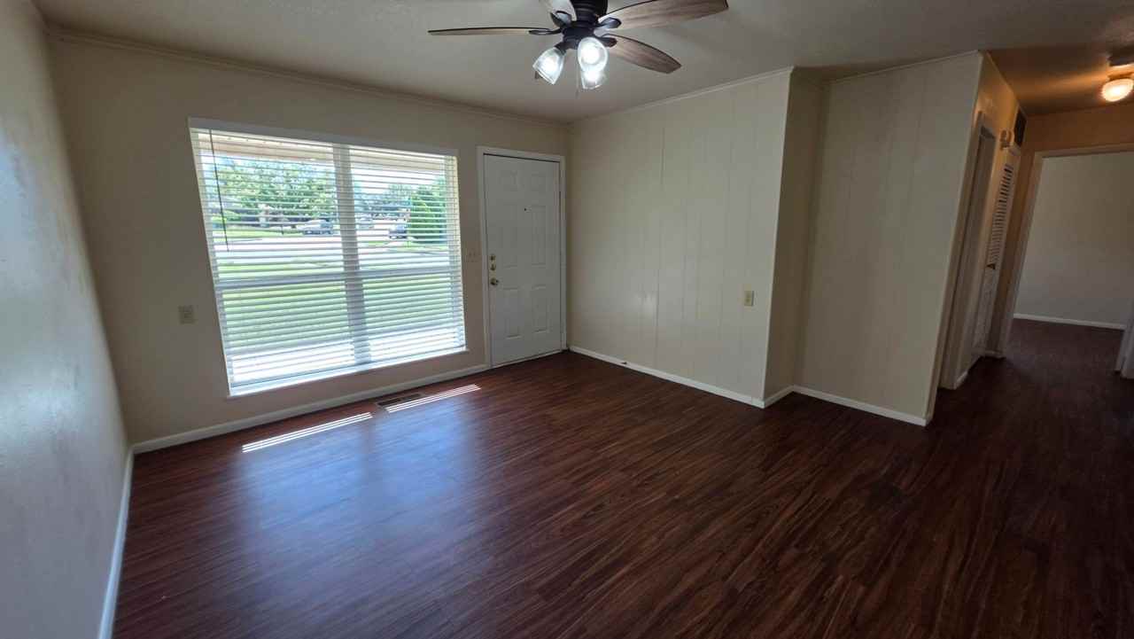 6251 Shadydell Dr - Photo 3 of 25