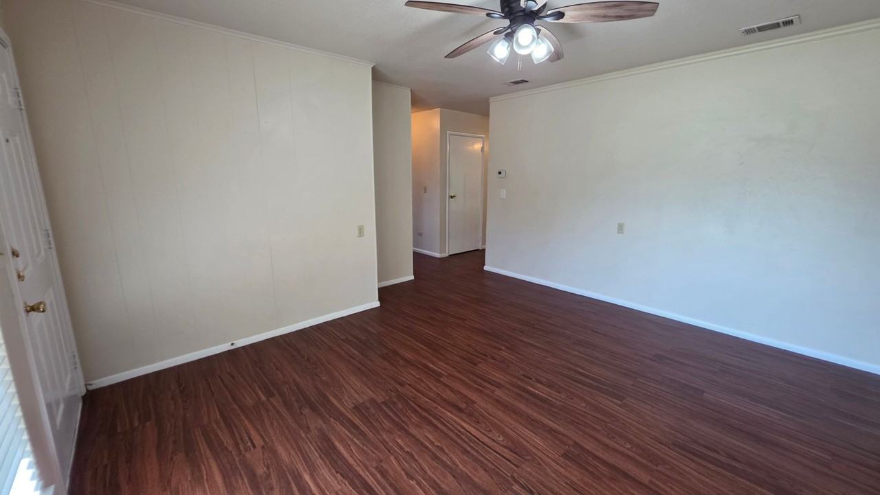6251 Shadydell Dr - Photo 4 of 25