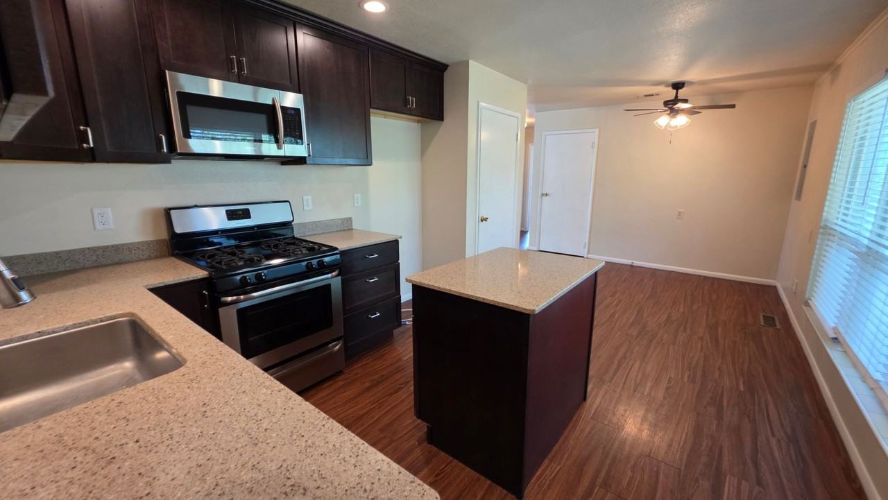 6251 Shadydell Dr - Photo 6 of 25