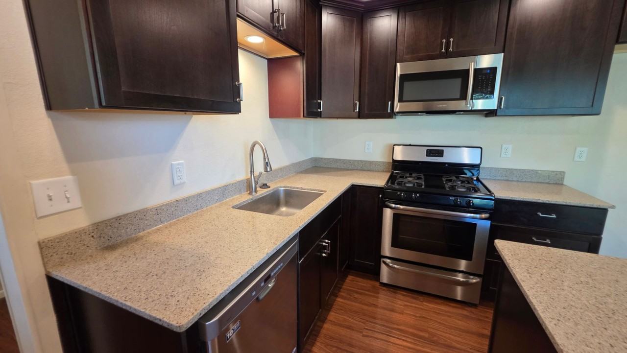 6251 Shadydell Dr - Photo 5 of 25