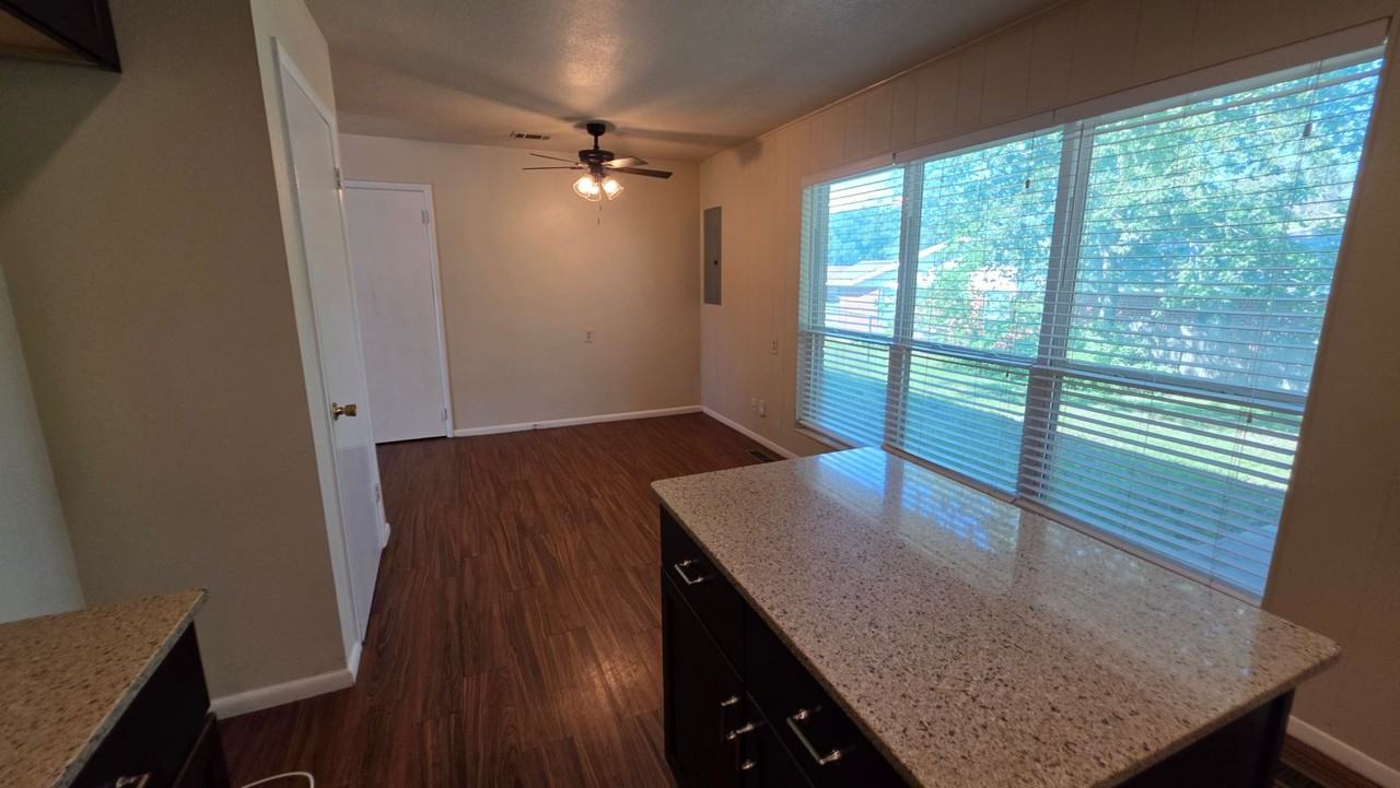 6251 Shadydell Dr - Photo 7 of 25