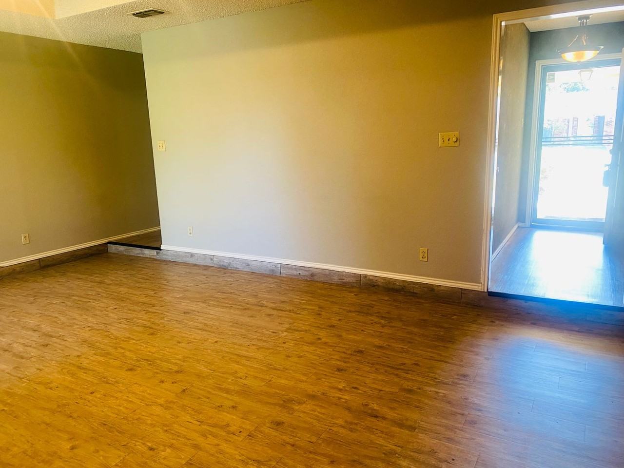 4806 60th St - Photo 3 of 28
