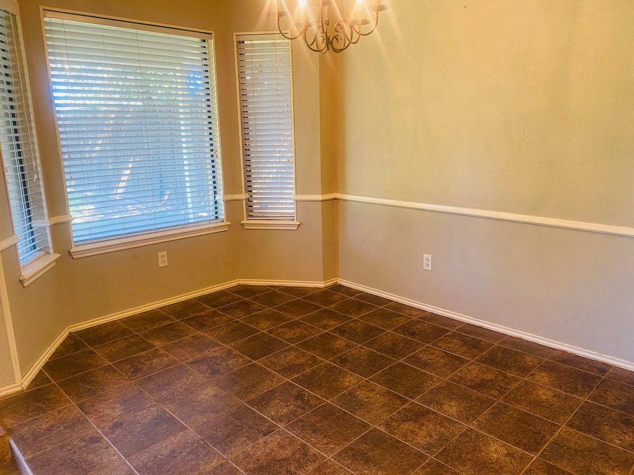4806 60th St - Photo 6 of 28