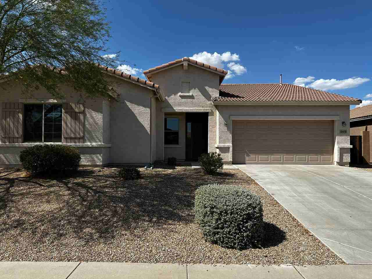 18618 W Mountain View Rd - Photo 2 of 38