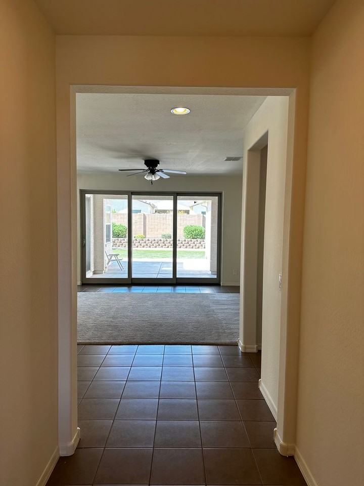 18618 W Mountain View Rd - Photo 3 of 38