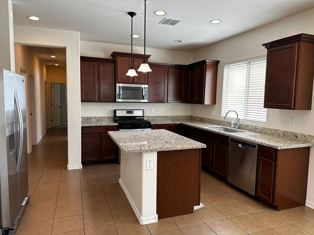 18618 W Mountain View Rd - Photo 6 of 38