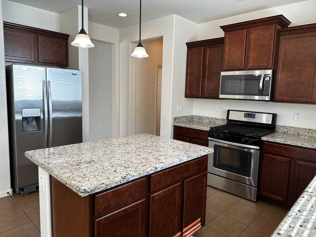 18618 W Mountain View Rd - Photo 7 of 38