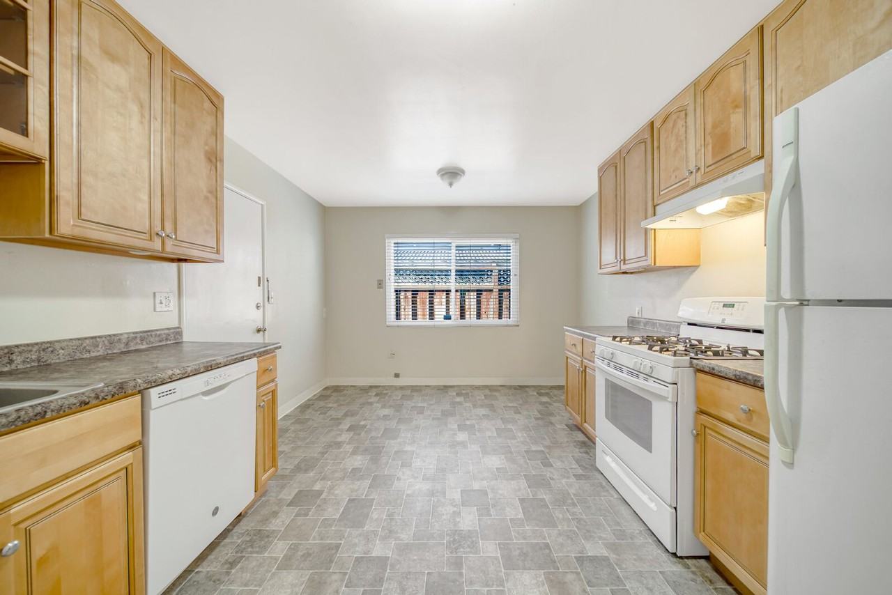 1821 Woodland Ave - Photo 7 of 30