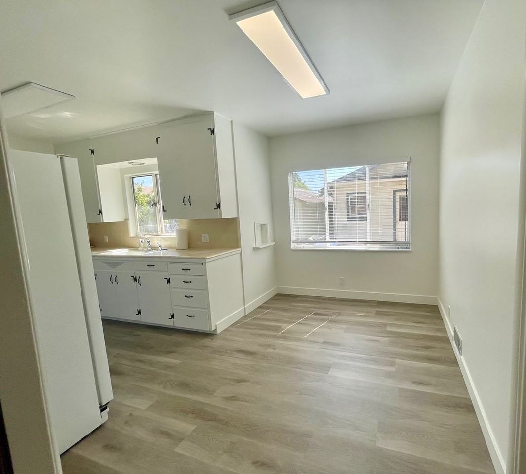 1106 Chino St - Photo 3 of 9