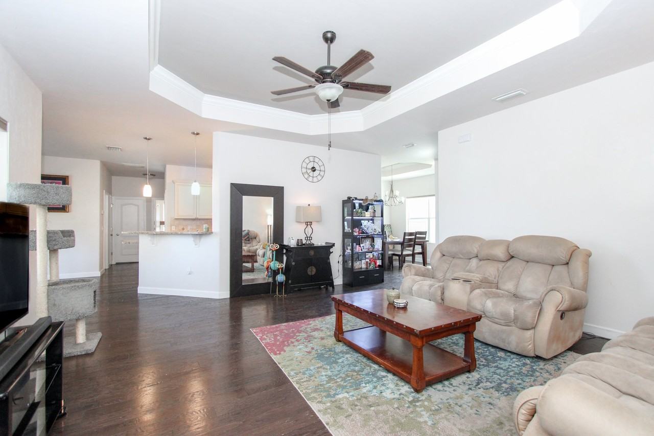 989 Nw 231st Way - Photo 4 of 20