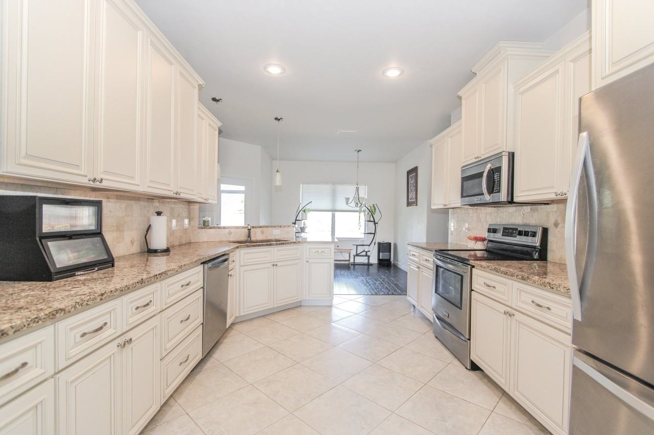 989 Nw 231st Way - Photo 7 of 20