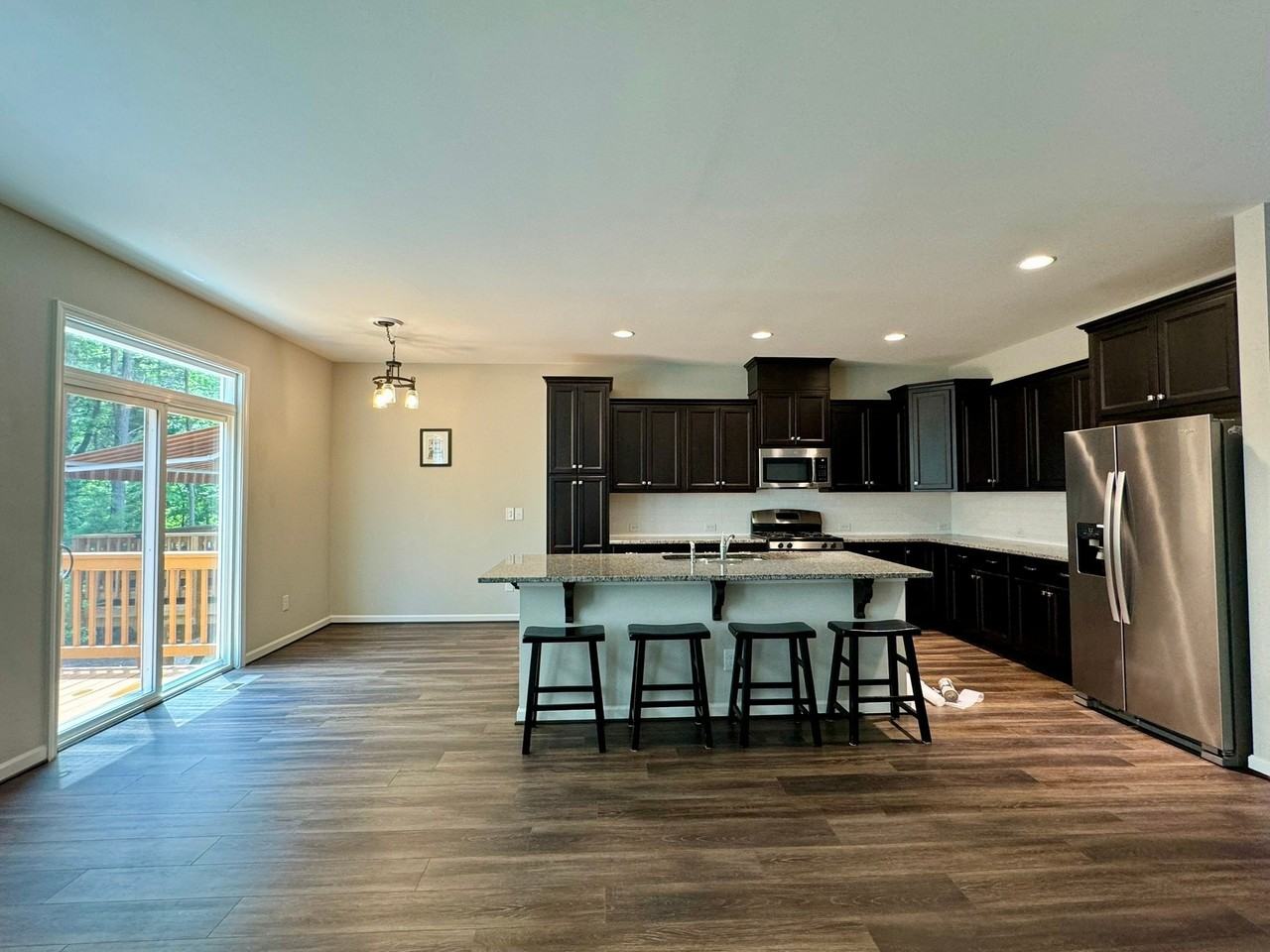 1025 Lathrop Ln - Photo 6 of 20