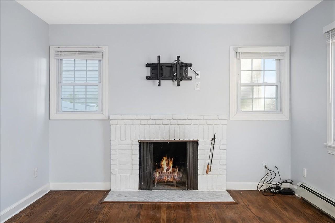 46 Upland Ave - Photo 3 of 24