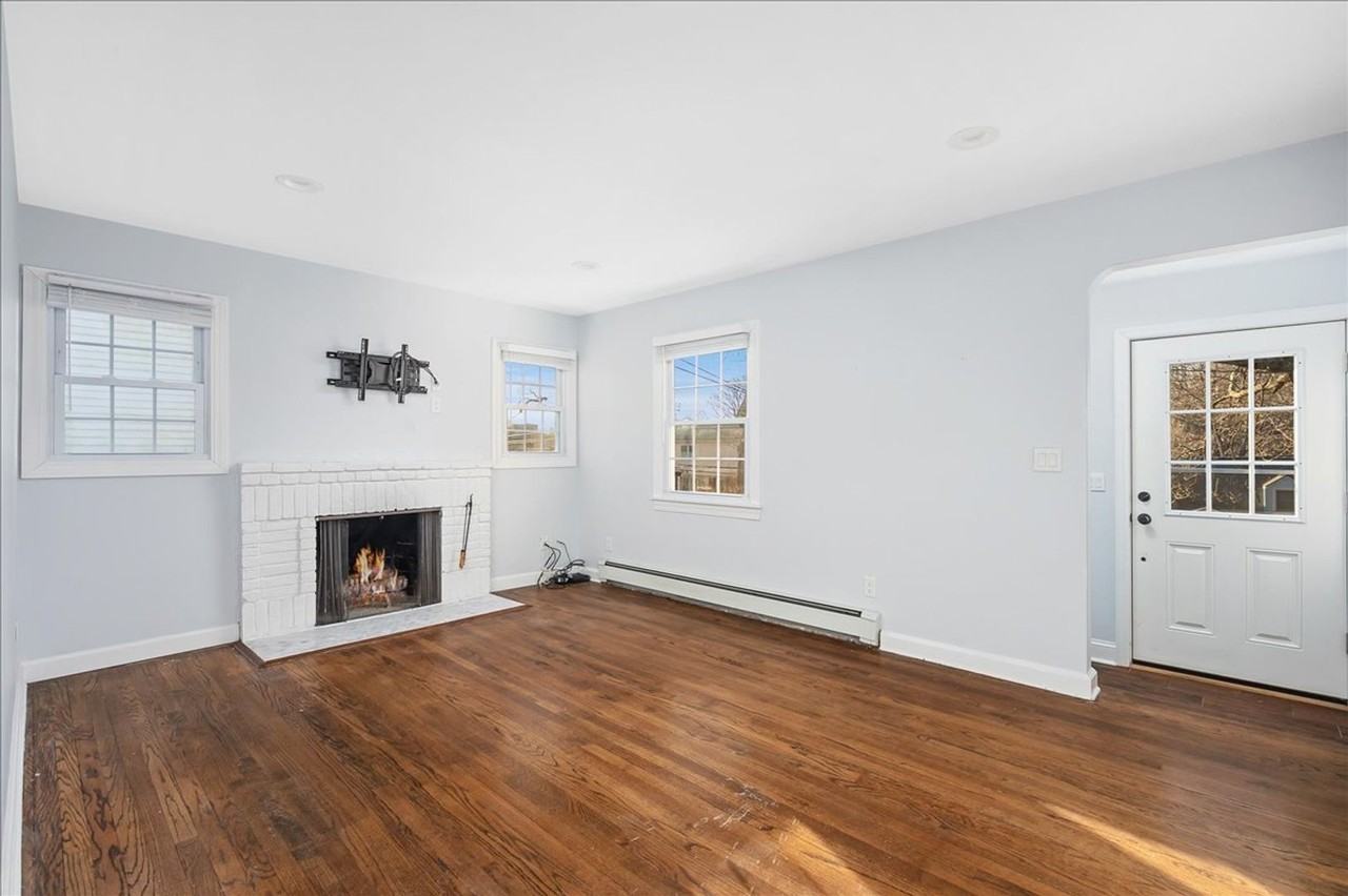 46 Upland Ave - Photo 4 of 24