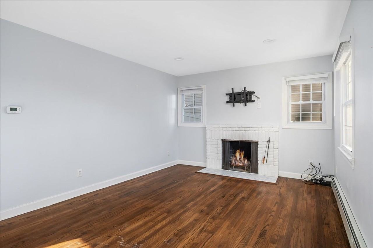 46 Upland Ave - Photo 5 of 24
