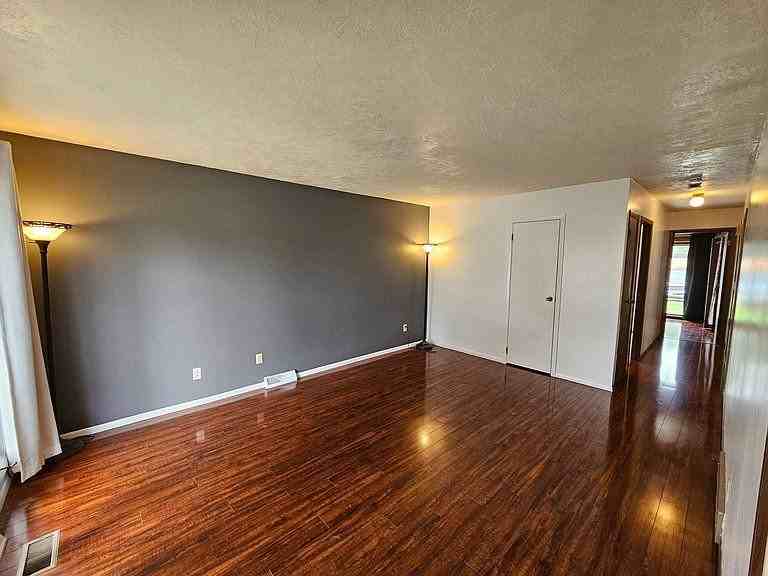 1210 S Westcott St - Photo 2 of 5