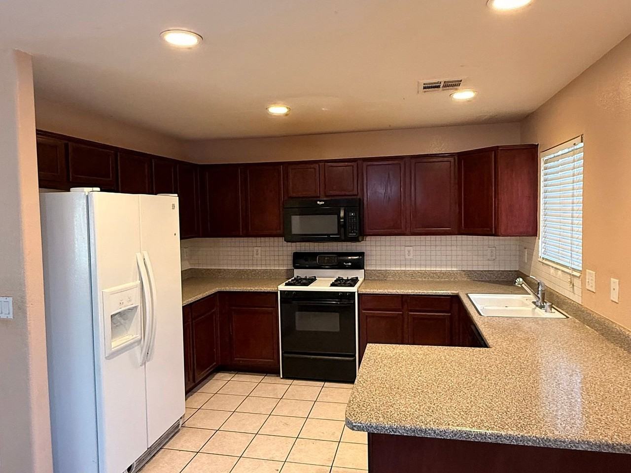 6101 Riflecrest Ave - Photo 2 of 6