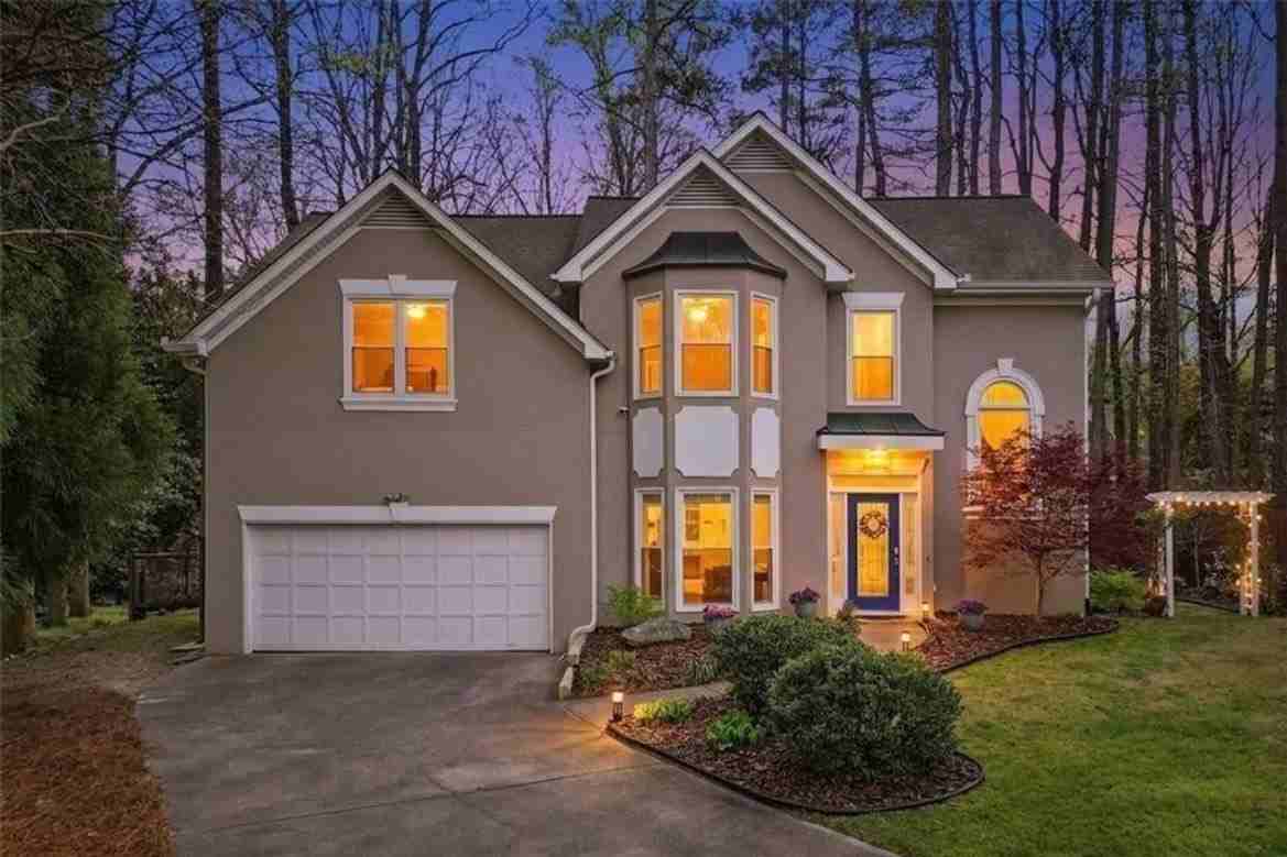2158 Chartley Pl - Photo 2 of 27