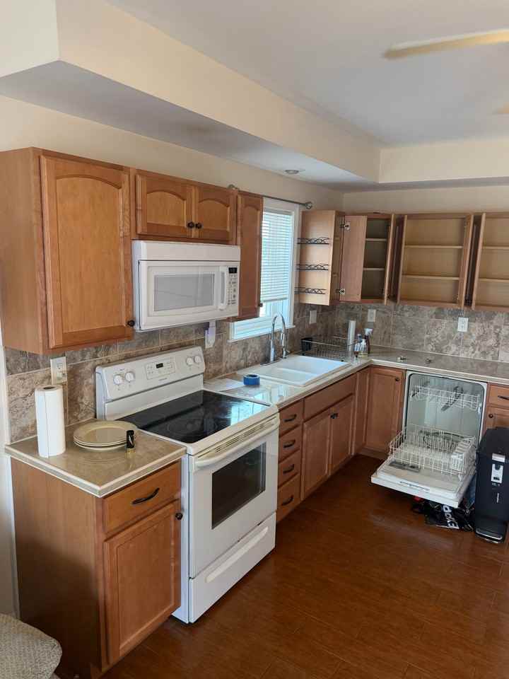 852 Bank St #A - Photo 2 of 13
