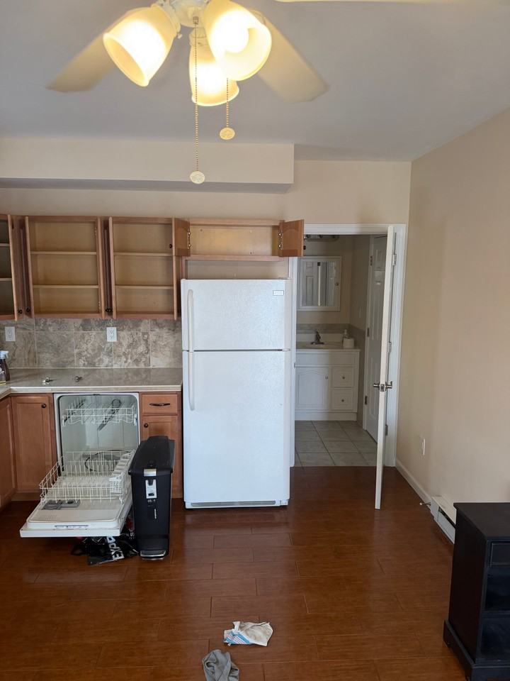852 Bank St #A - Photo 4 of 13