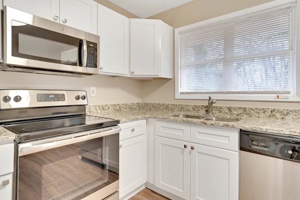 1423 Dennis Dr - Photo 2 of 4