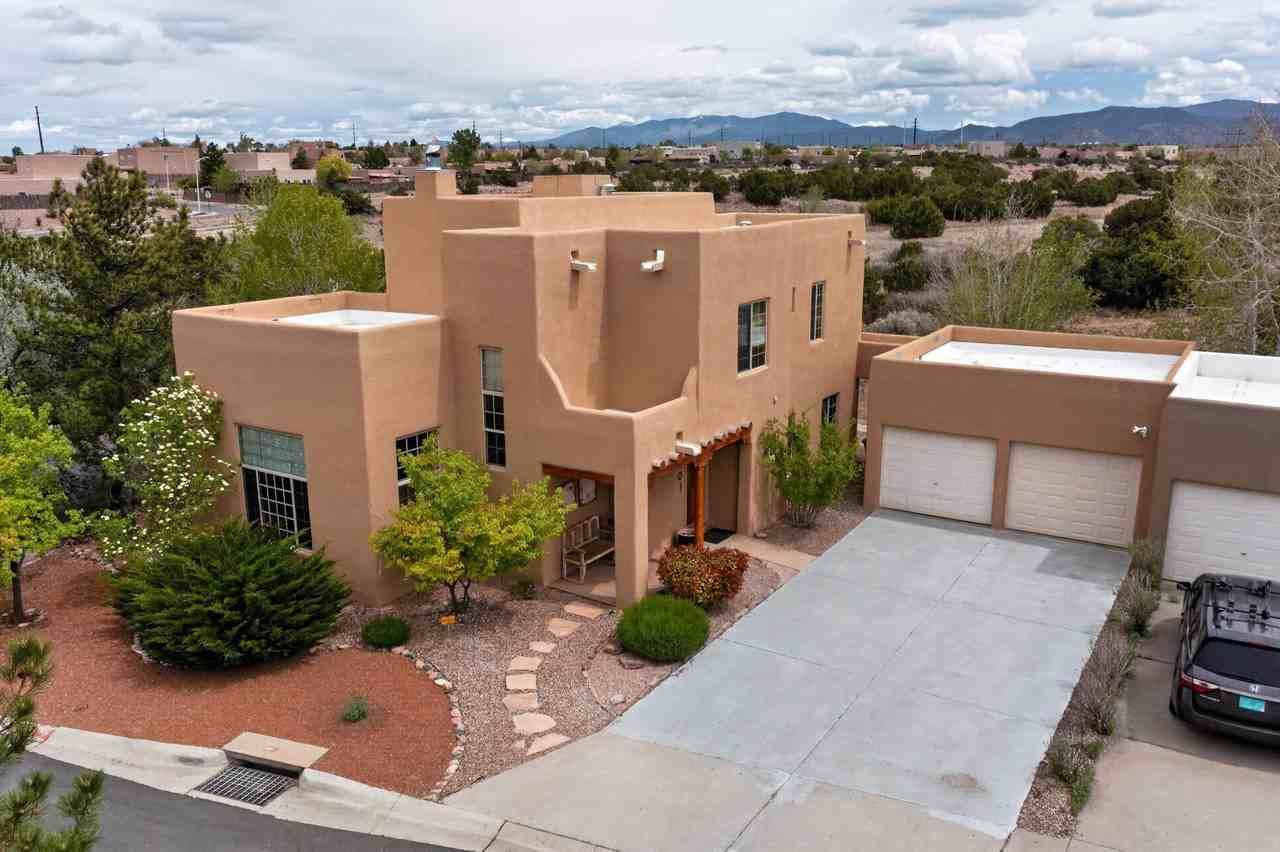 4401 Autumn Leaf Ln