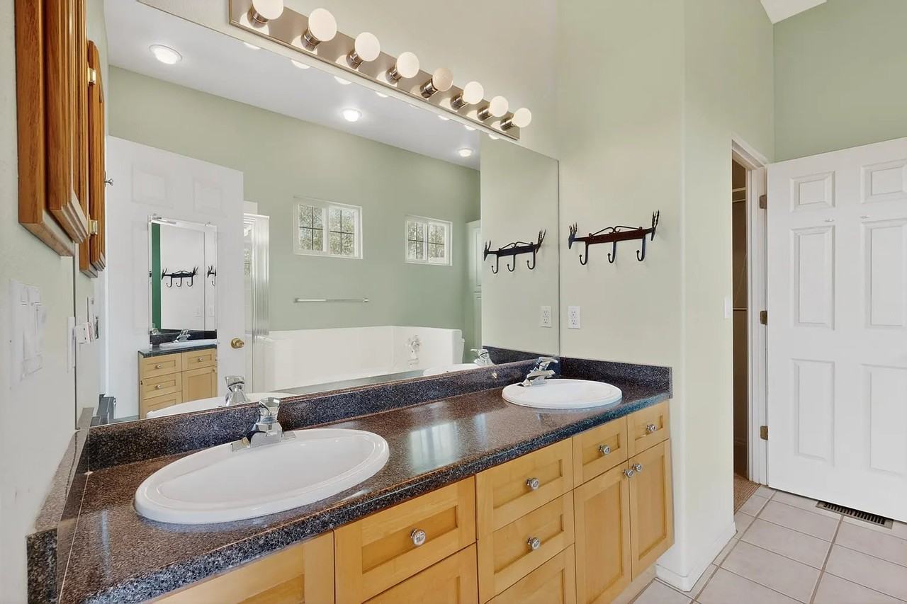 4401 Autumn Leaf Ln - Photo 7 of 20