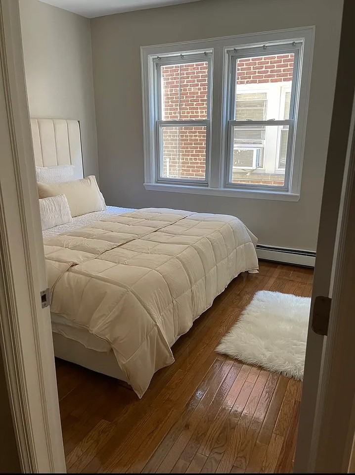 1660 Hering Ave #2 - Photo 4 of 8