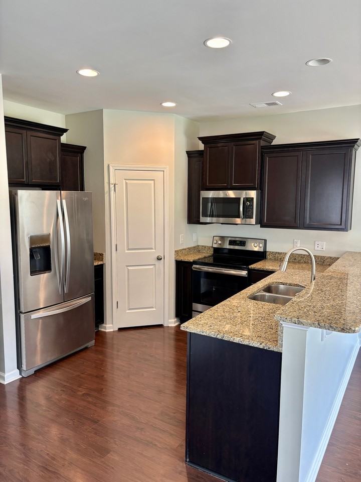 756 Helmsman Ln - Photo 3 of 20