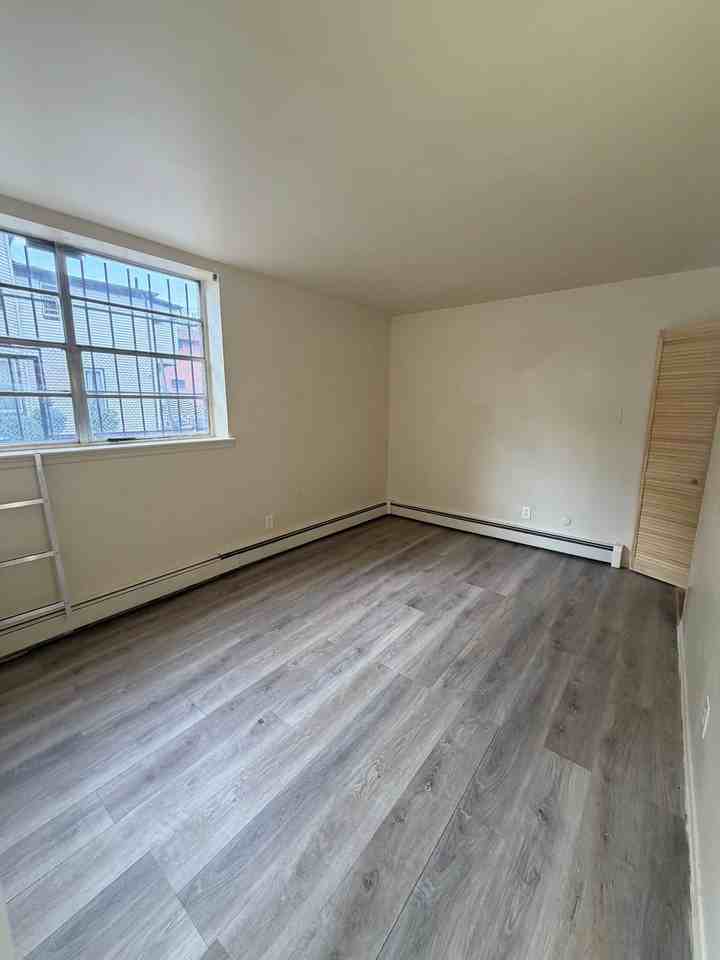 76 E Park St #8 - Photo 3 of 5
