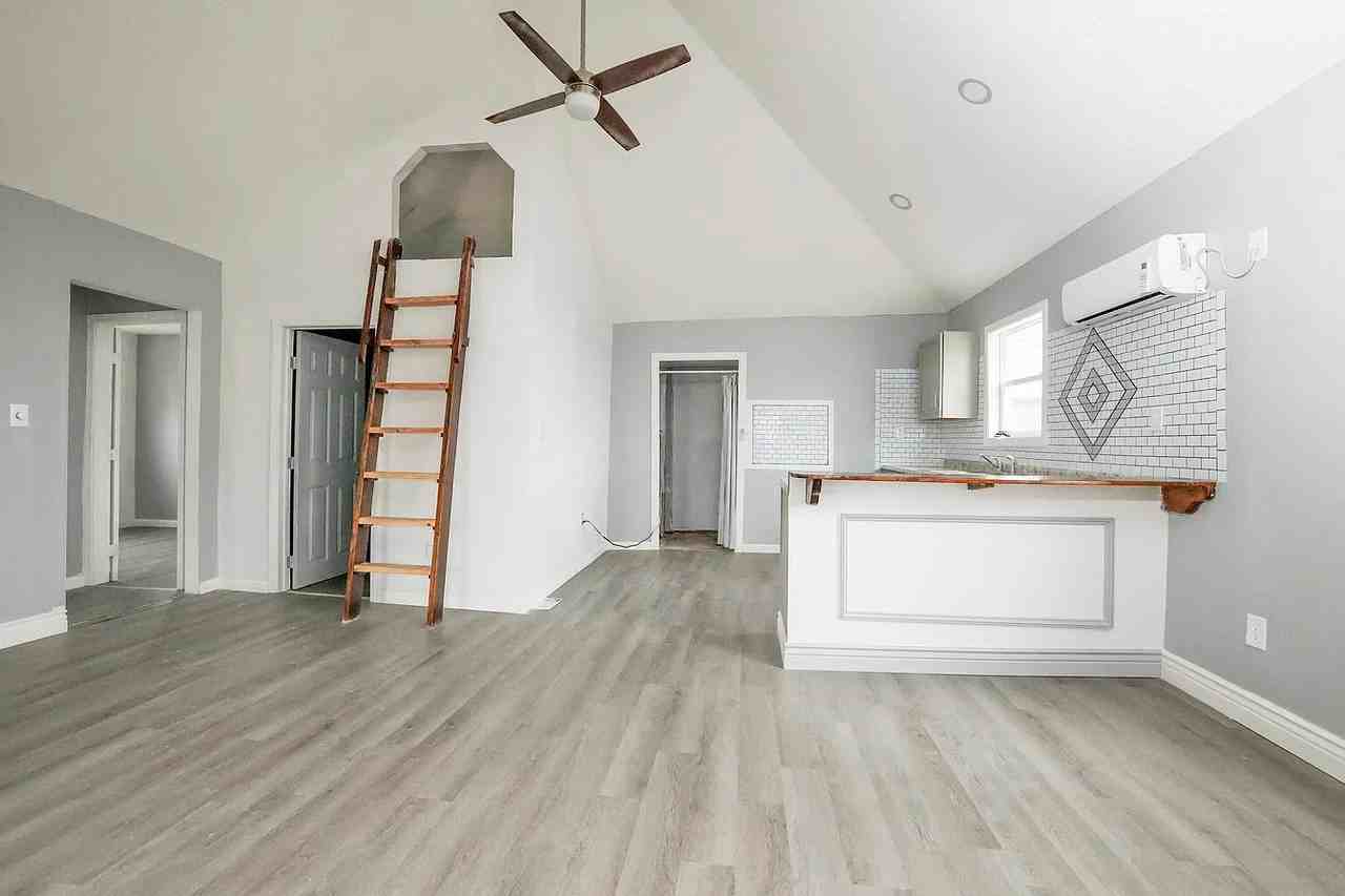 305 Bass Ln - Photo 4 of 17