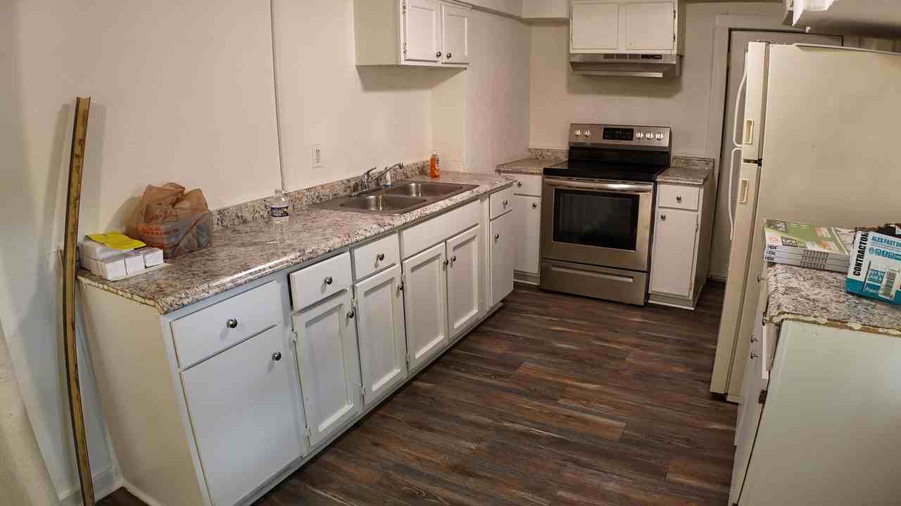 104 Otis St - Photo 4 of 17