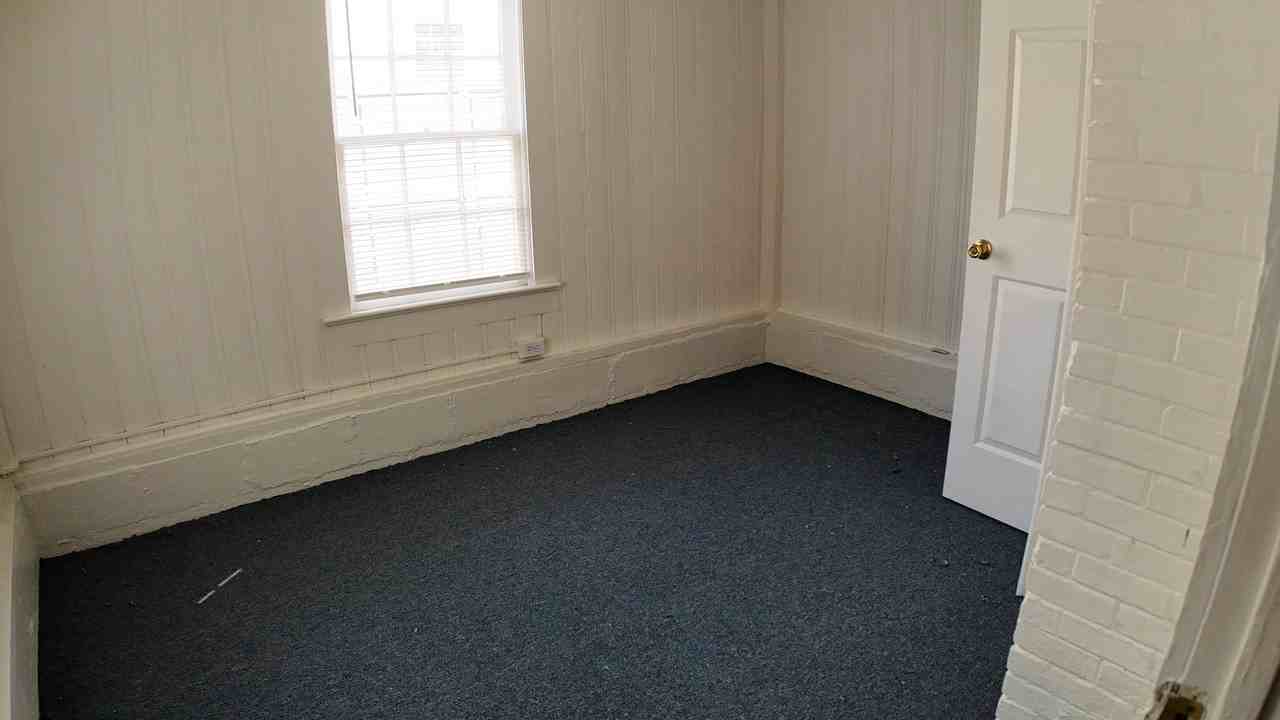 104 Otis St - Photo 5 of 17