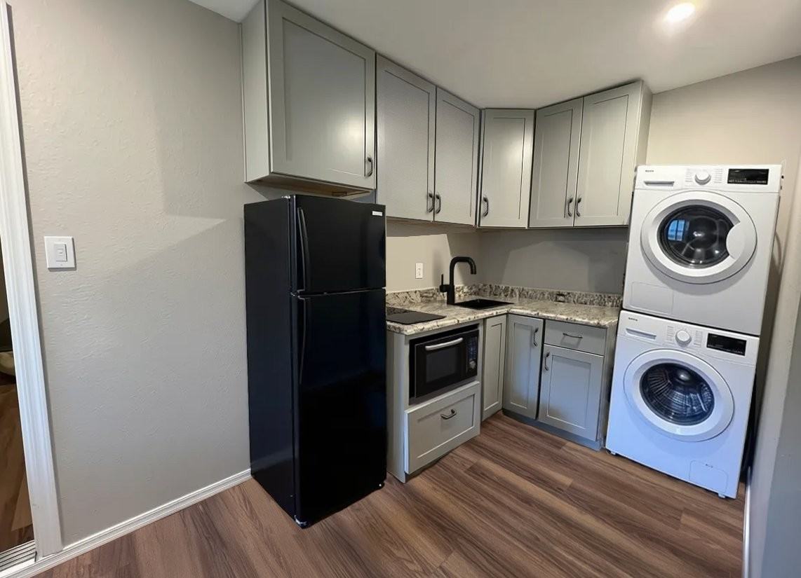 2110 S Pine St #2GUESTUNIT - Photo 3 of 9