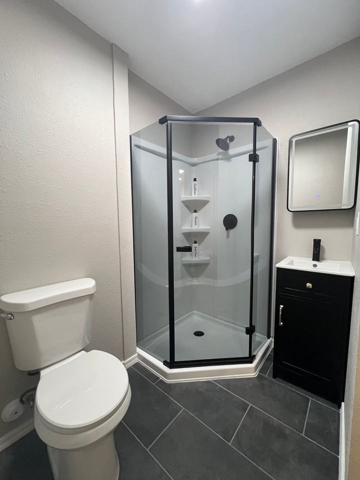2110 S Pine St #2GUESTUNIT - Photo 4 of 9