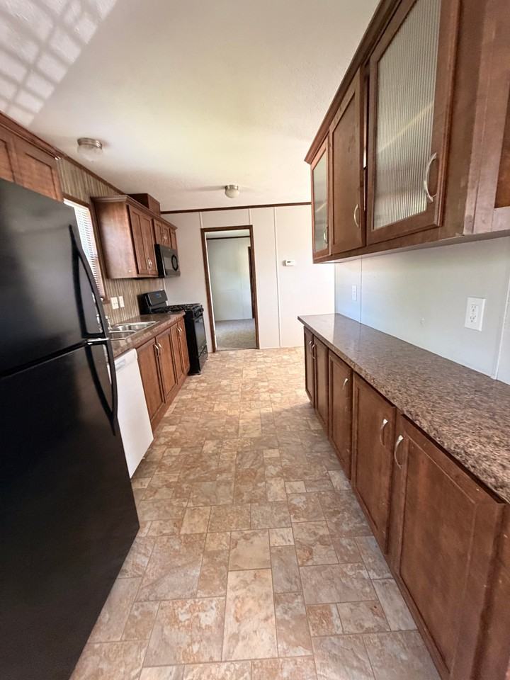 189 Lakeshore Cir #189 - Photo 2 of 7