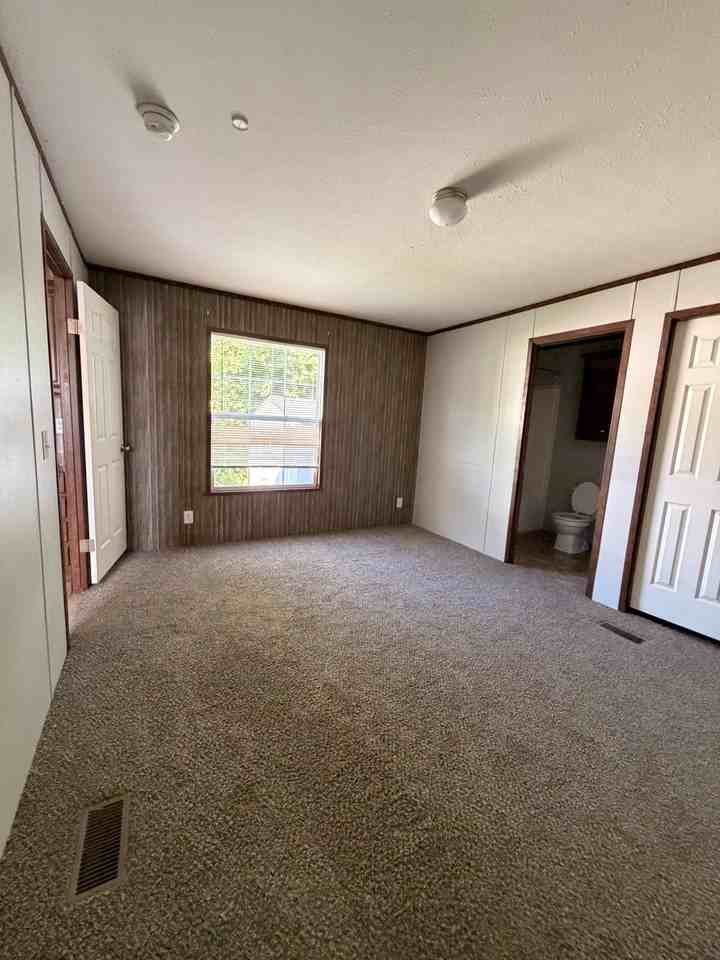 189 Lakeshore Cir #189 - Photo 3 of 7