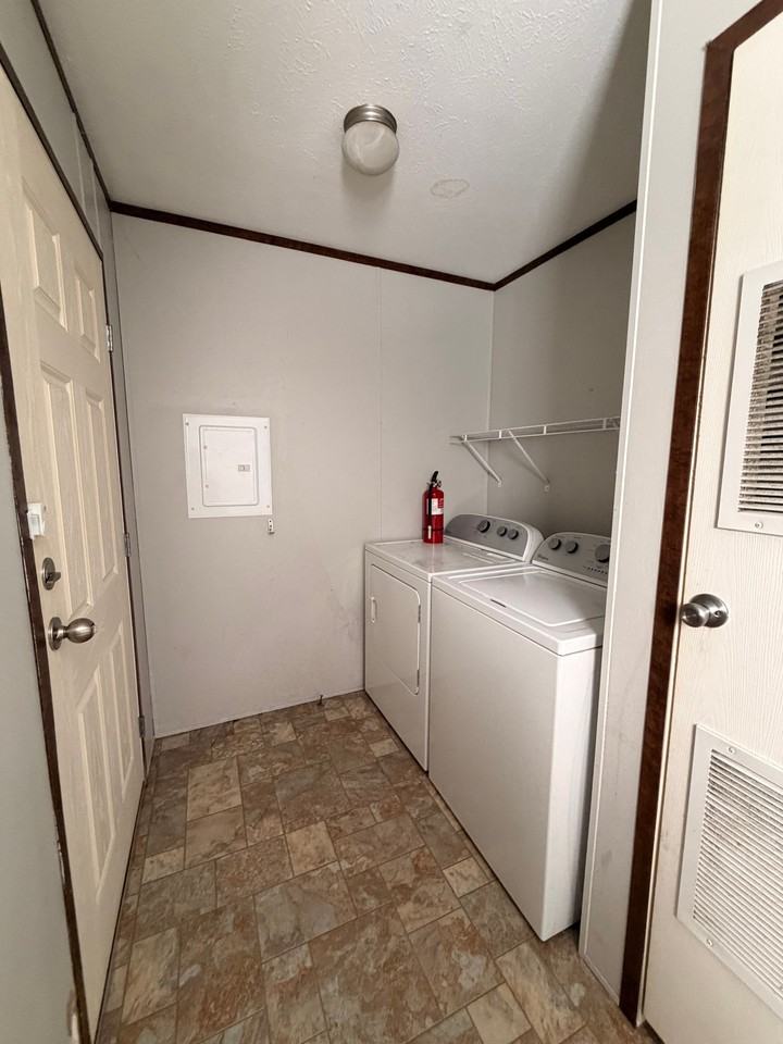 189 Lakeshore Cir #189 - Photo 4 of 7