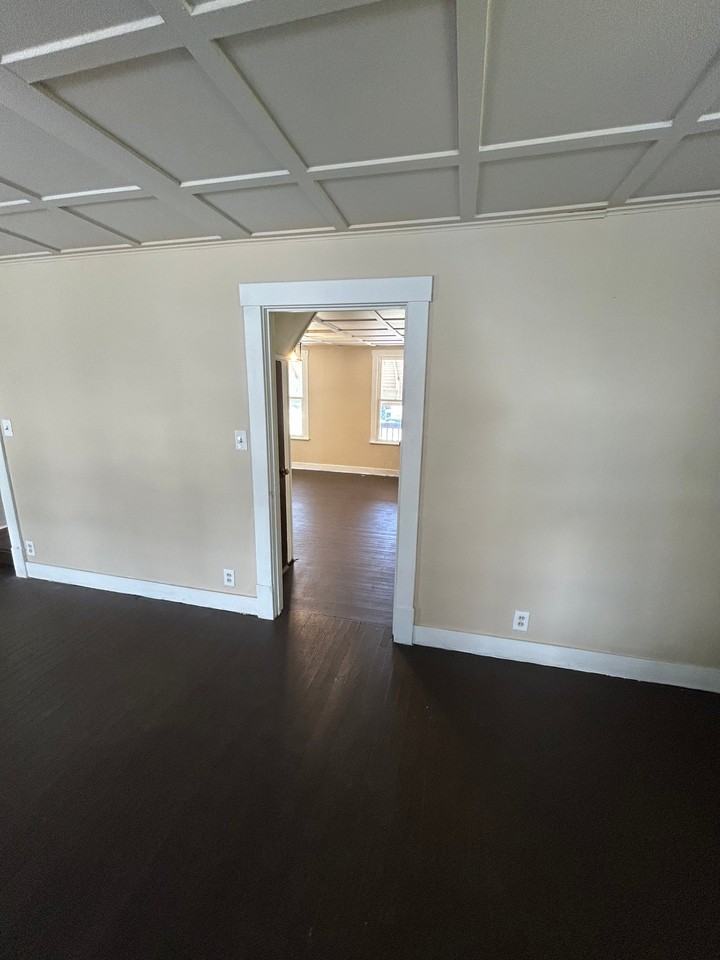 414 S Washington St - Photo 5 of 12
