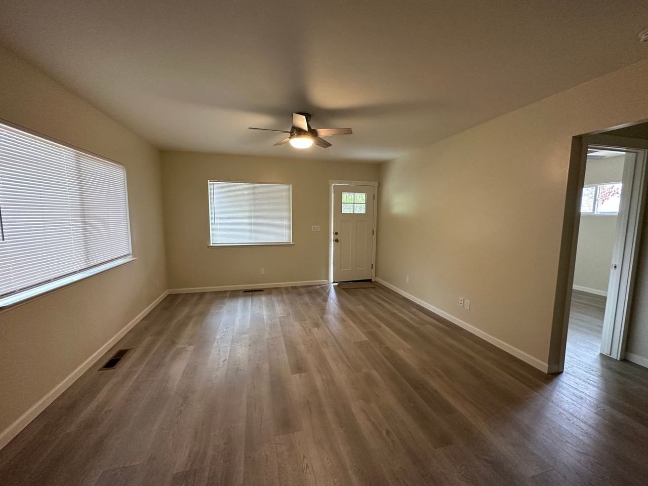 435 Barretta St - Photo 5 of 8