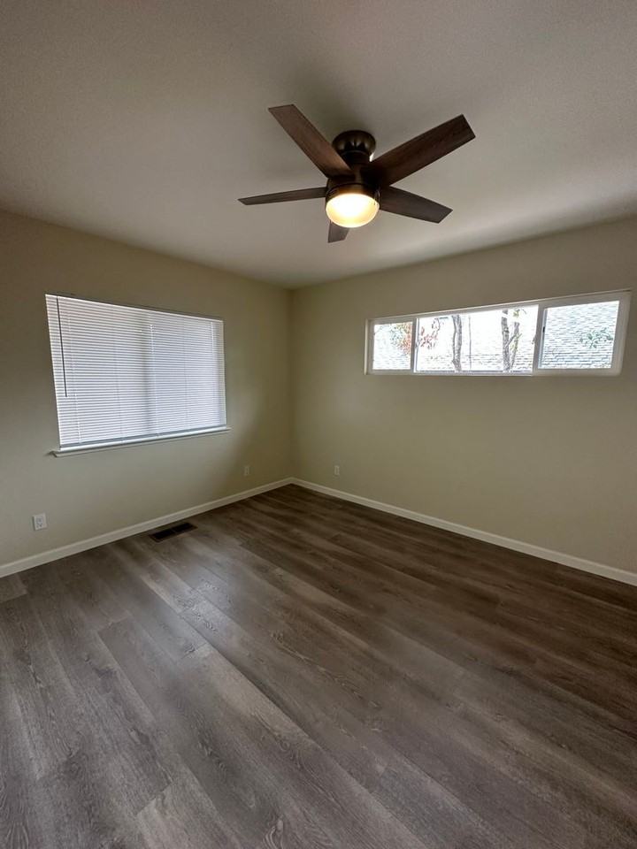 435 Barretta St - Photo 6 of 8