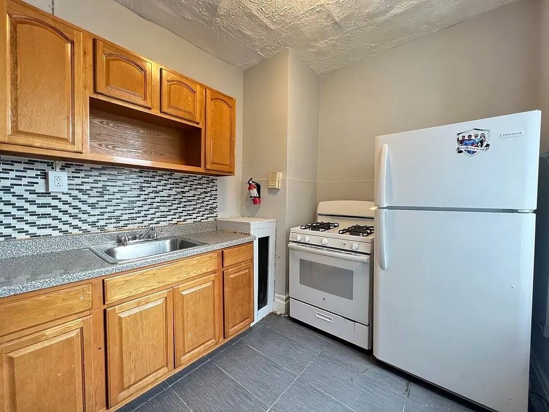 424 Park Ave #424 - Photo 5 of 6