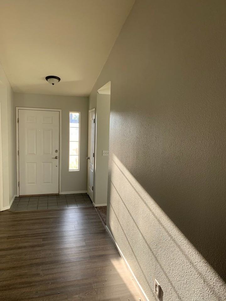 3208 Holly Ct - Photo 4 of 25