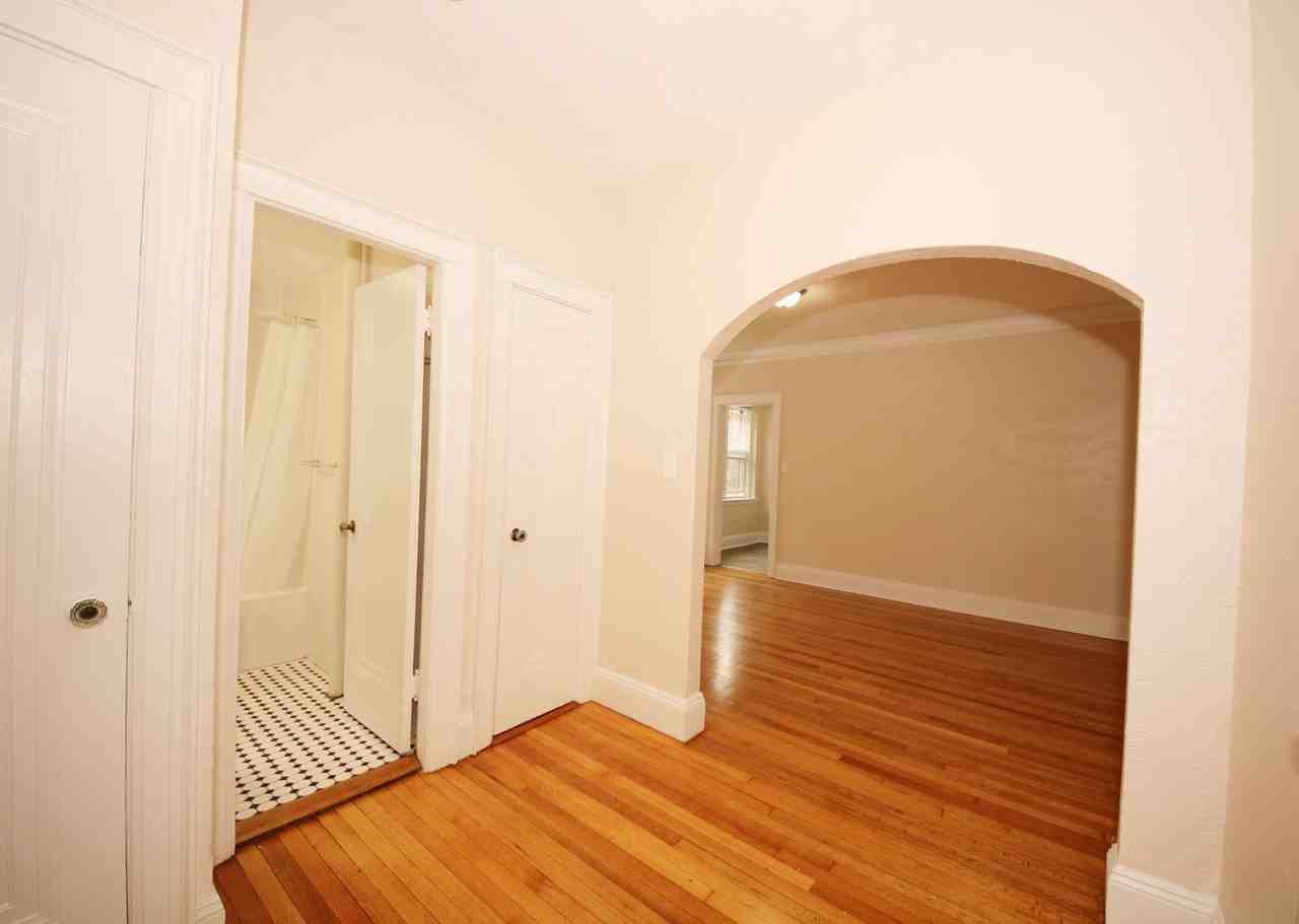 6 Chiswick Ter - Photo 2 of 6